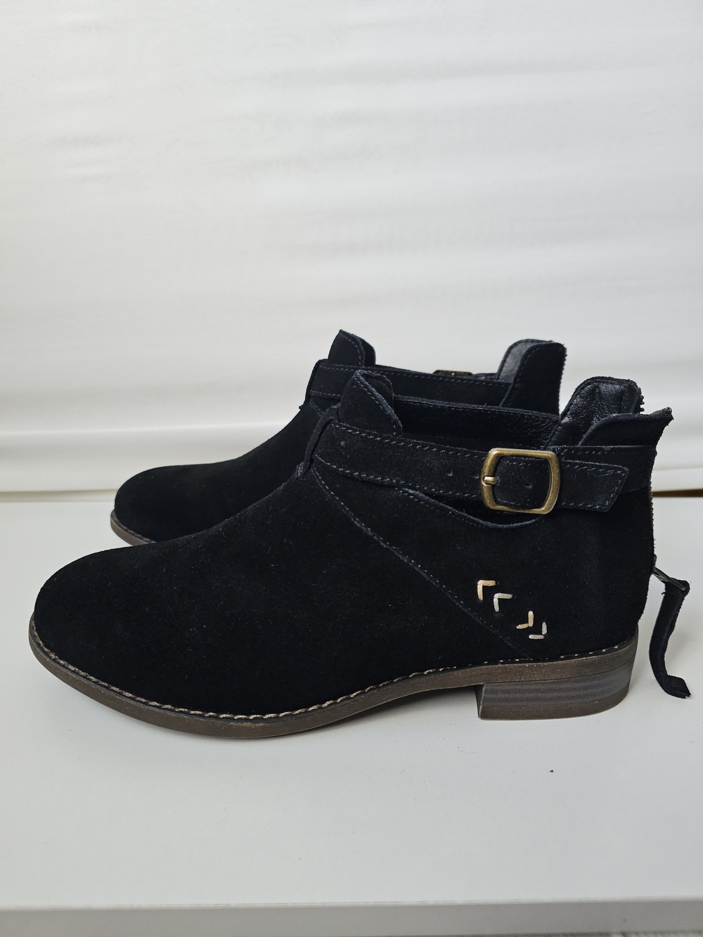 Skechers Black Suede Ankle Booties Buckle Zip Memory Foam Size 8 NWOT